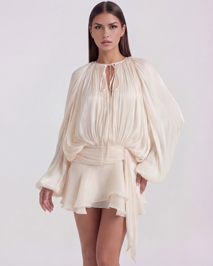 VIOLETA - VESTIDO MINI PLISADO CON VOLANTES CREMA