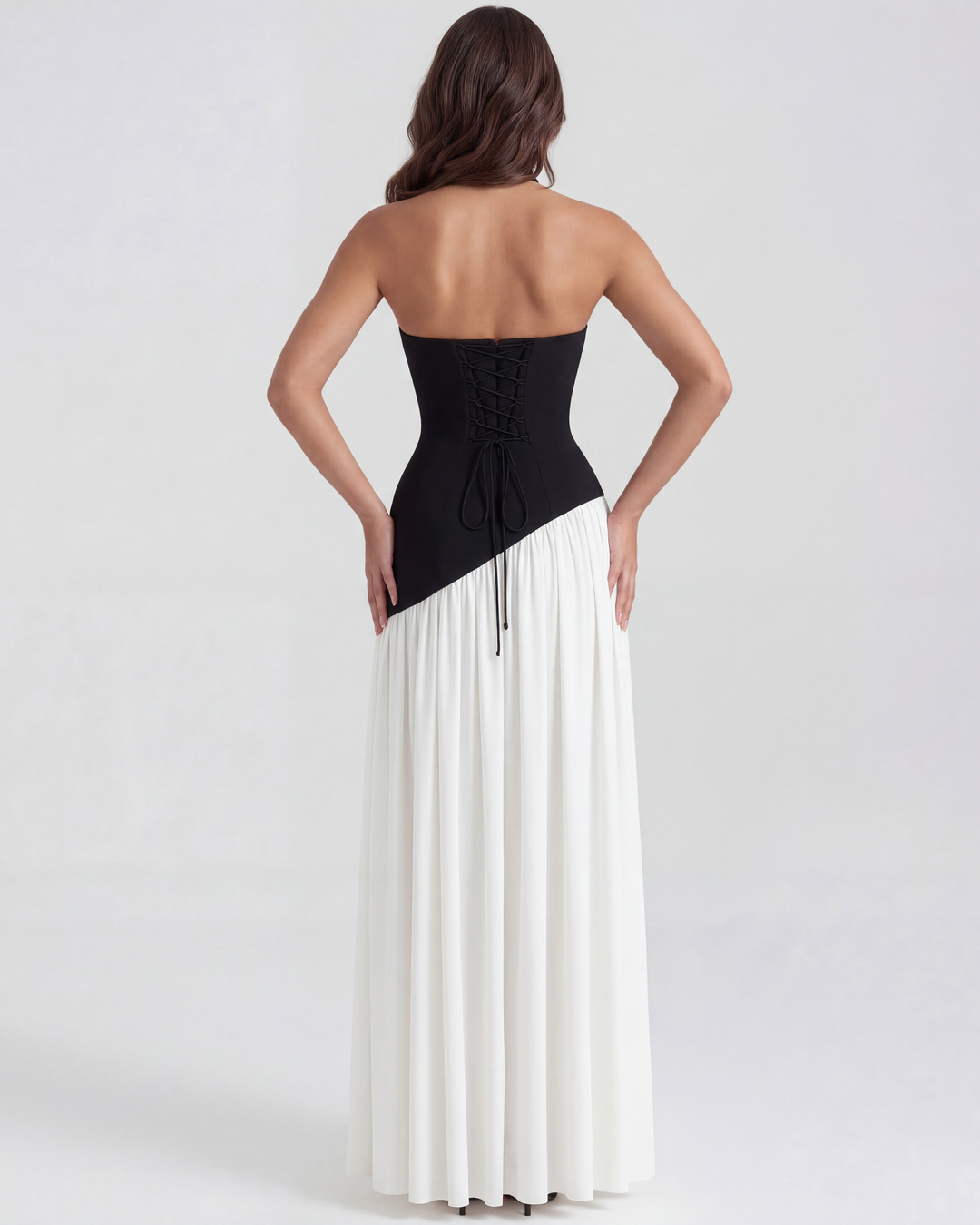 DANIELA - VESTIDO MAXI ESCOTE ESCULPIDO BLANCO Y NEGRO
